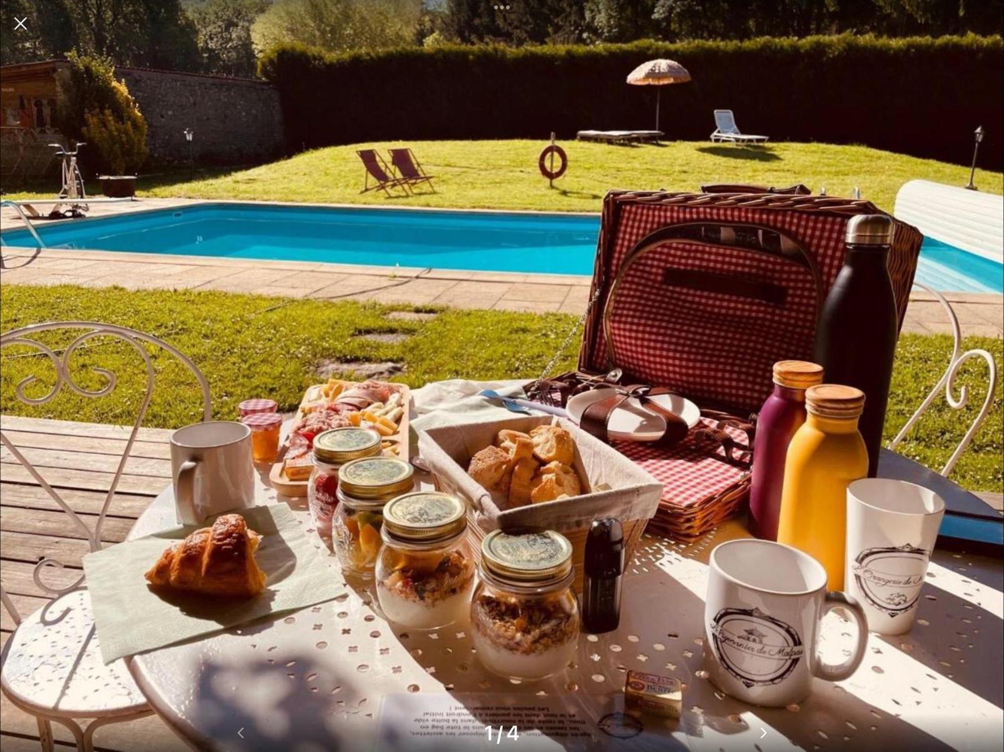 La Roulotte Deluxe De Malpas Bed & Breakfast Quingey ภายนอก รูปภาพ