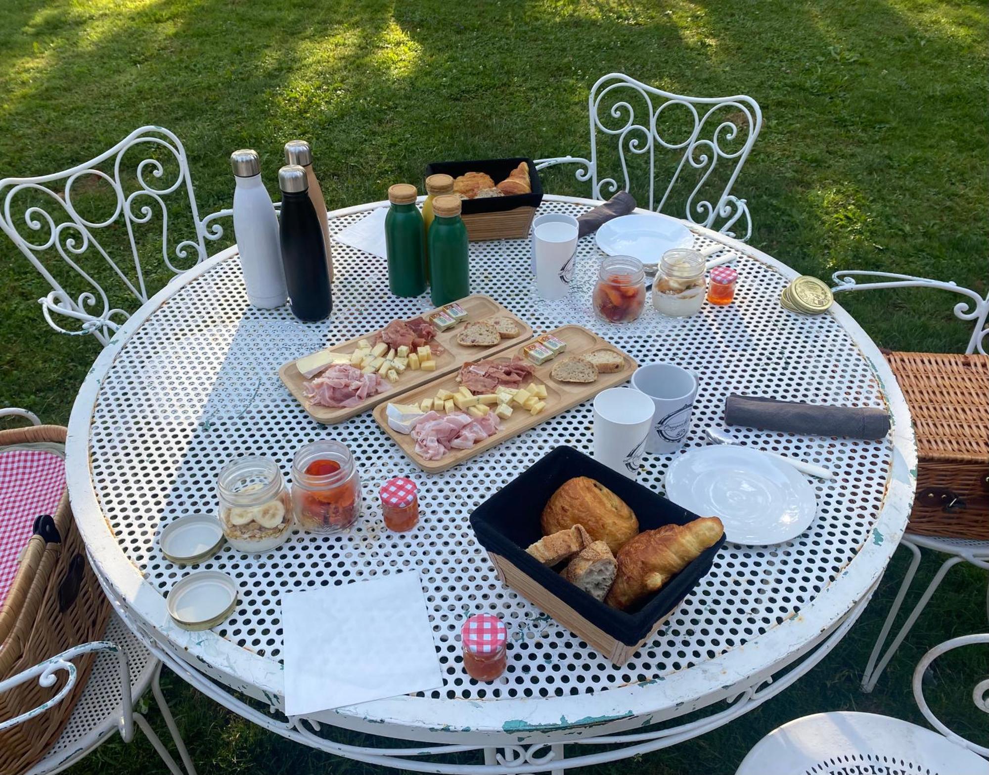 La Roulotte Deluxe De Malpas Bed & Breakfast Quingey ภายนอก รูปภาพ