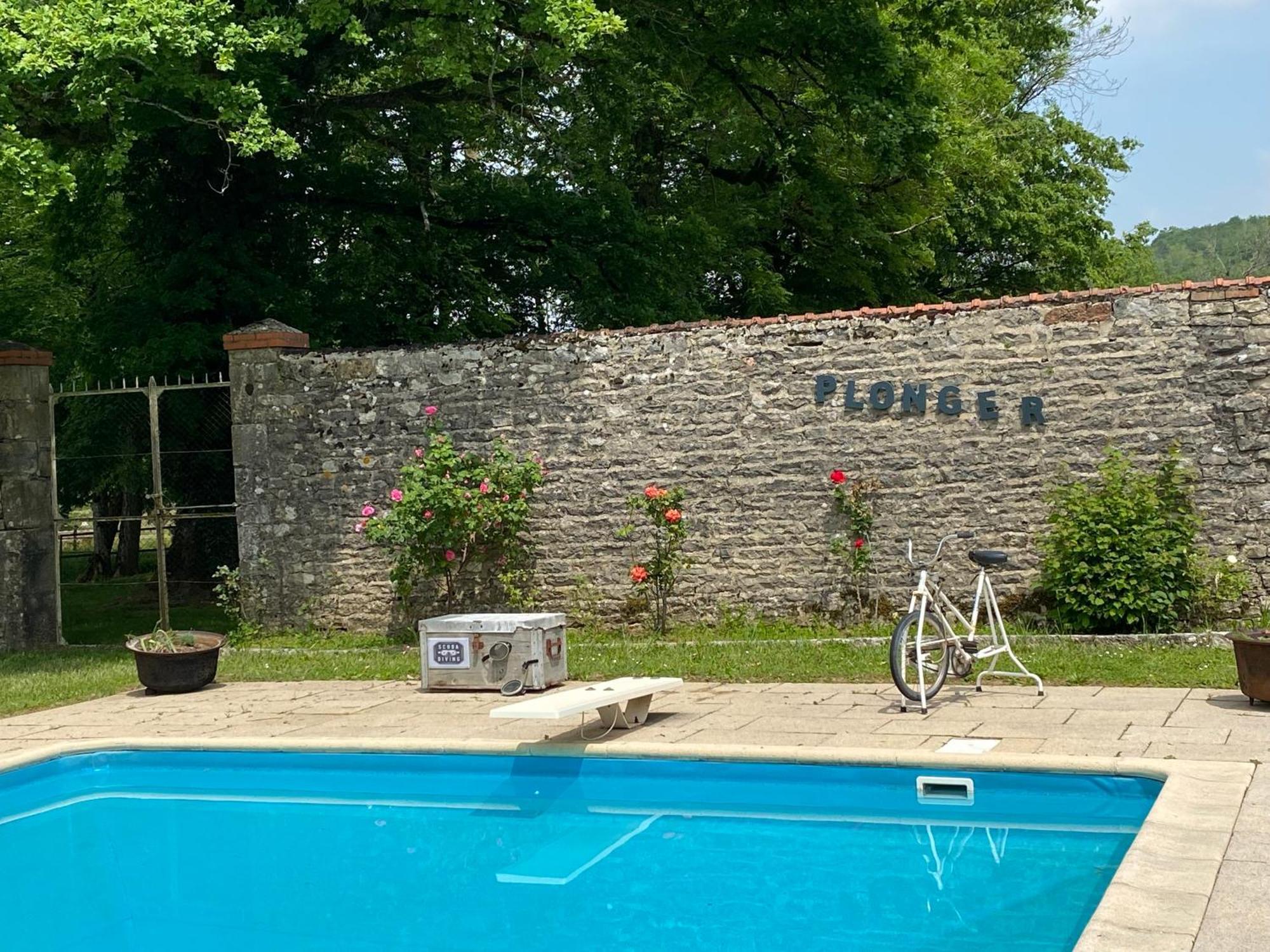 La Roulotte Deluxe De Malpas Bed & Breakfast Quingey ภายนอก รูปภาพ