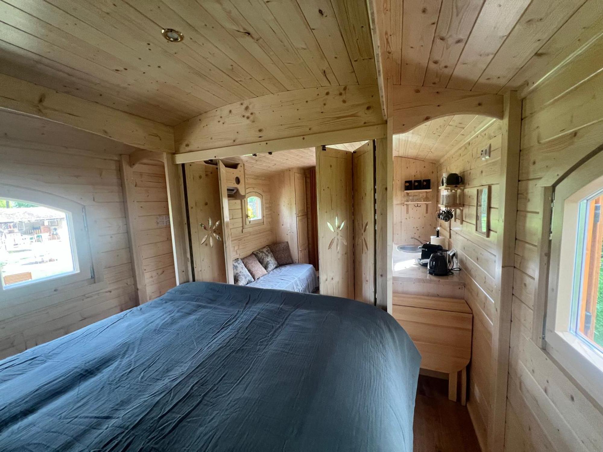 La Roulotte Deluxe De Malpas Bed & Breakfast Quingey ภายนอก รูปภาพ