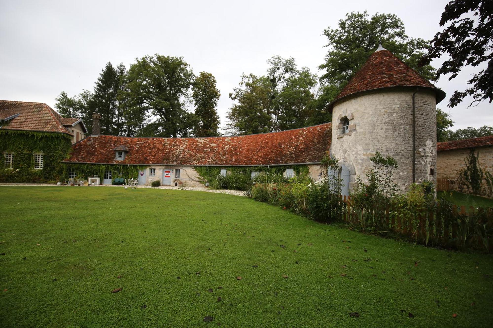 La Roulotte Deluxe De Malpas Bed & Breakfast Quingey ภายนอก รูปภาพ