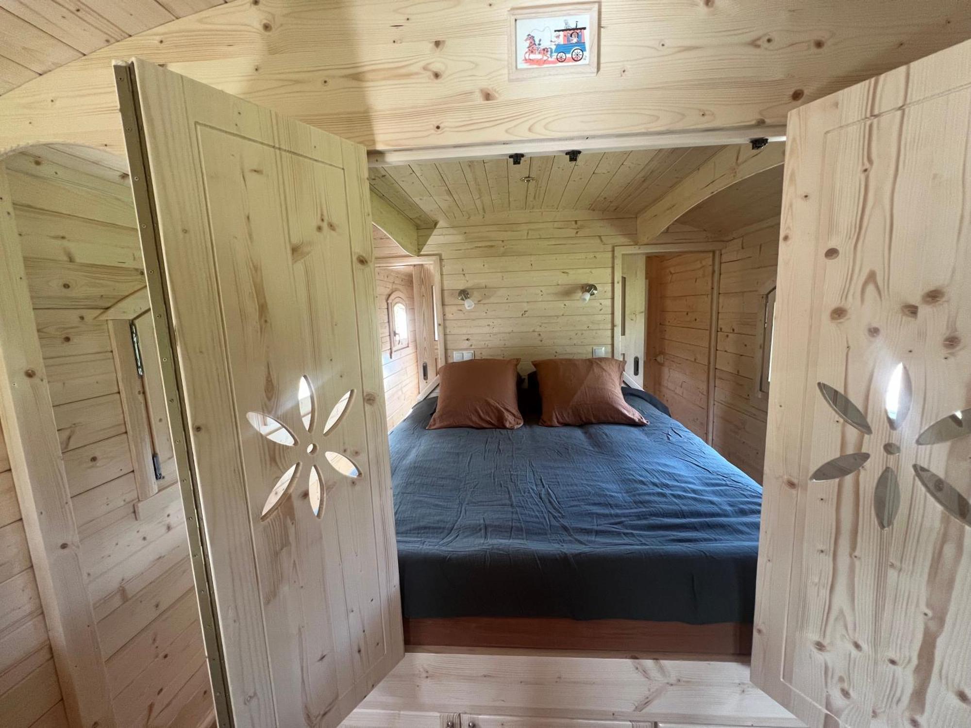 La Roulotte Deluxe De Malpas Bed & Breakfast Quingey ภายนอก รูปภาพ