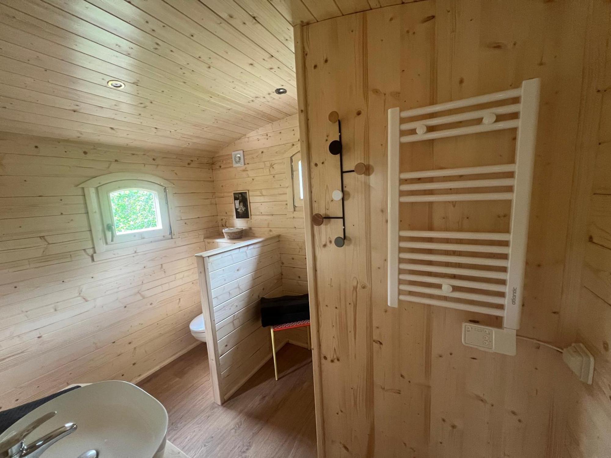 La Roulotte Deluxe De Malpas Bed & Breakfast Quingey ภายนอก รูปภาพ
