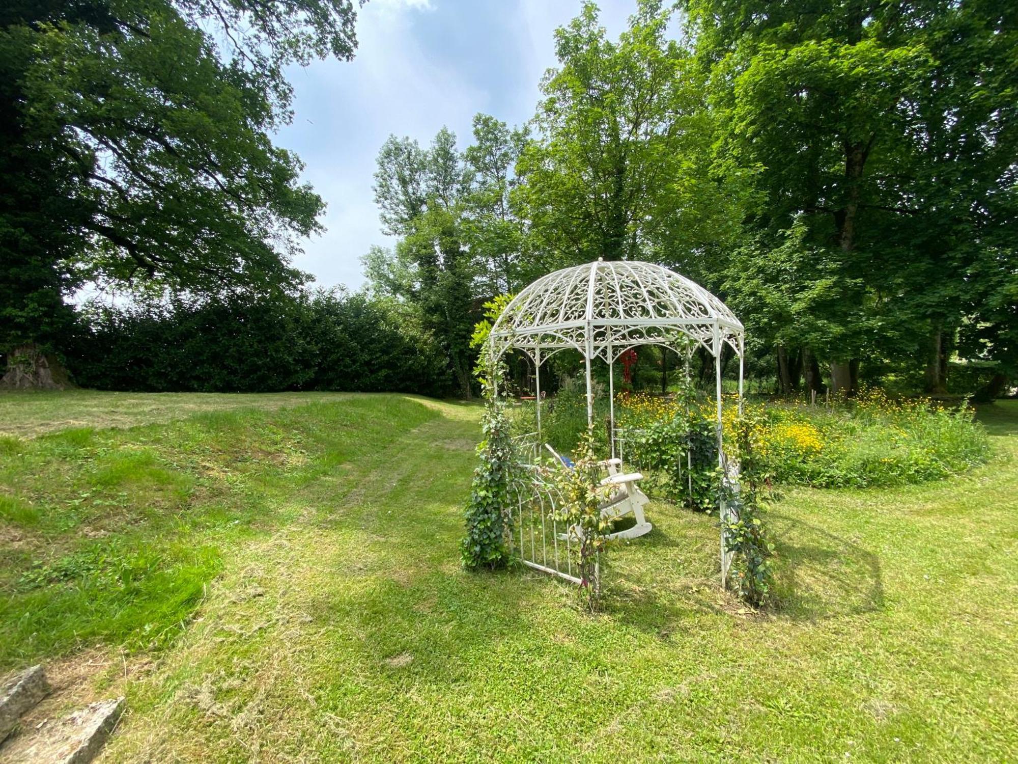 La Roulotte Deluxe De Malpas Bed & Breakfast Quingey ภายนอก รูปภาพ