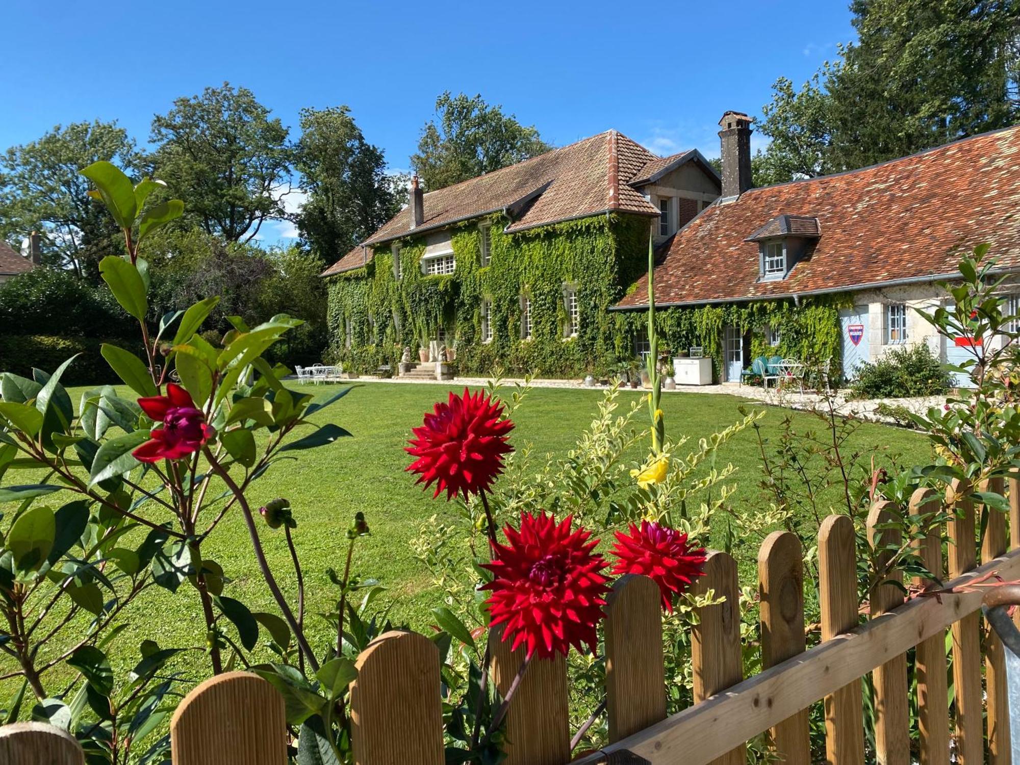 La Roulotte Deluxe De Malpas Bed & Breakfast Quingey ภายนอก รูปภาพ