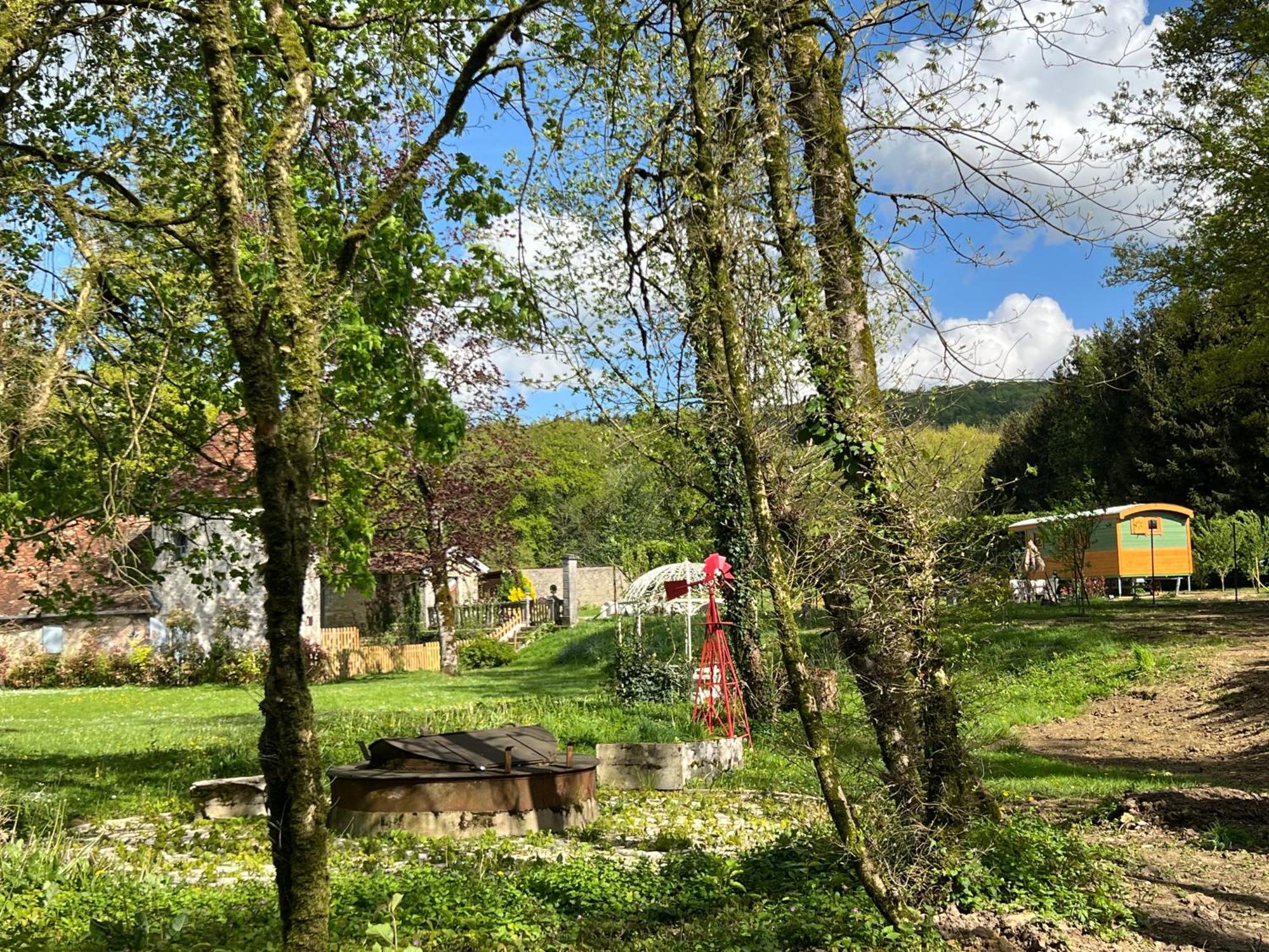 La Roulotte Deluxe De Malpas Bed & Breakfast Quingey ภายนอก รูปภาพ