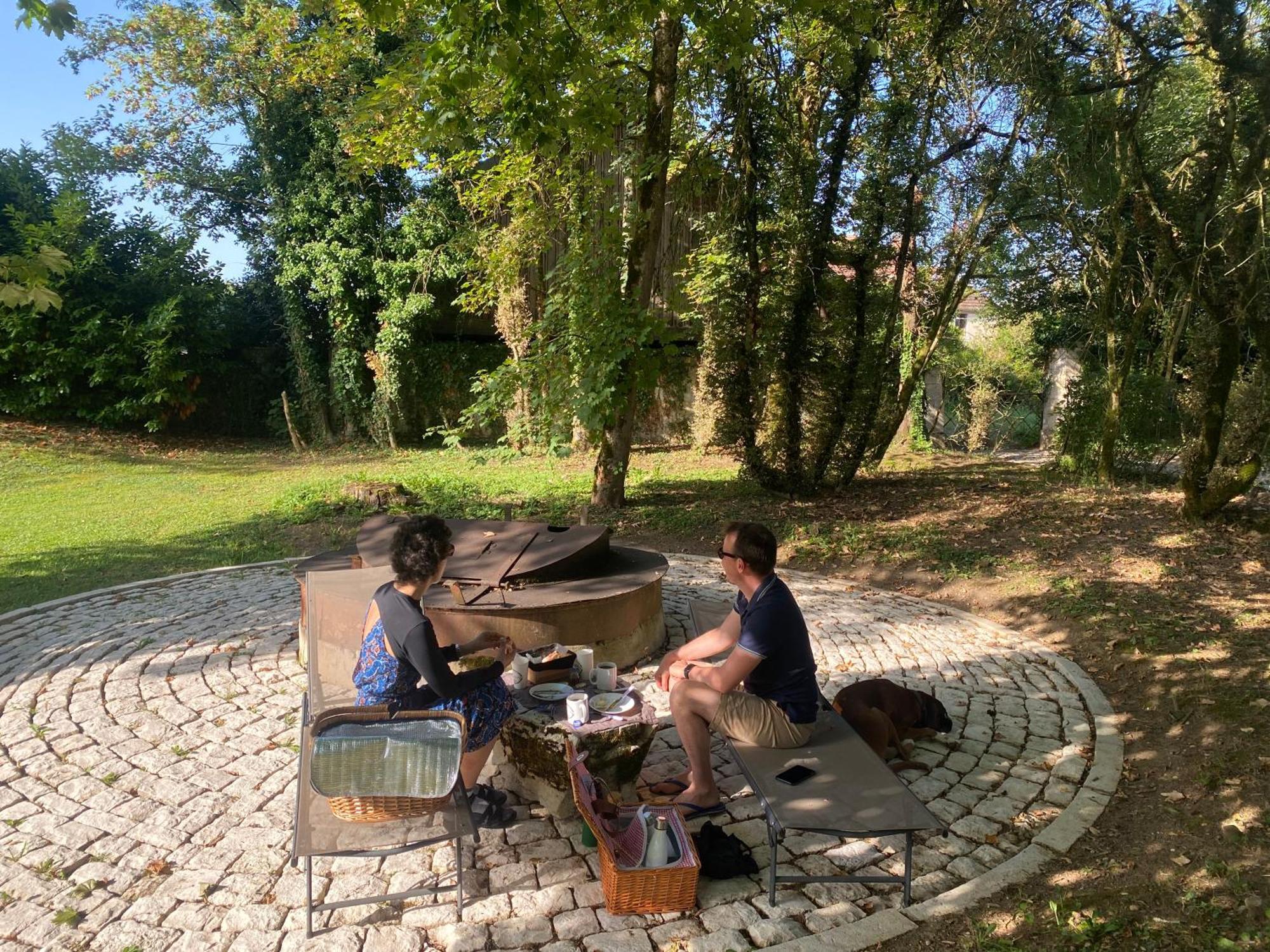 La Roulotte Deluxe De Malpas Bed & Breakfast Quingey ภายนอก รูปภาพ