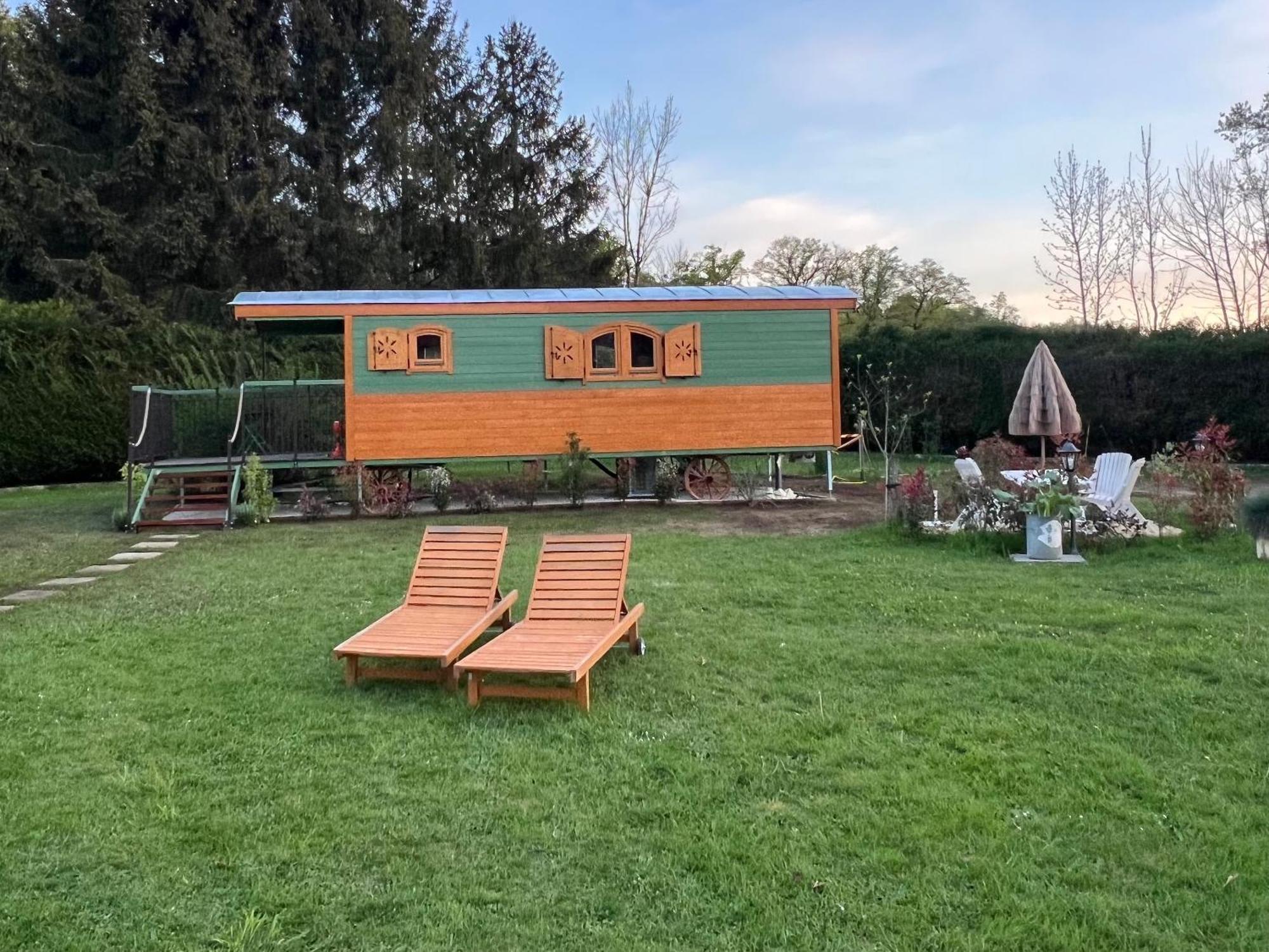 La Roulotte Deluxe De Malpas Bed & Breakfast Quingey ภายนอก รูปภาพ