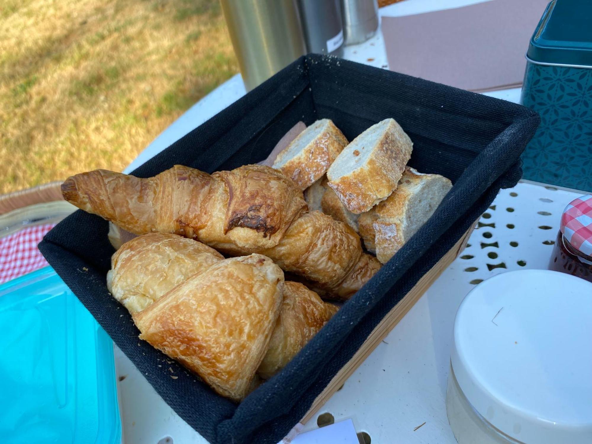 La Roulotte Deluxe De Malpas Bed & Breakfast Quingey ภายนอก รูปภาพ