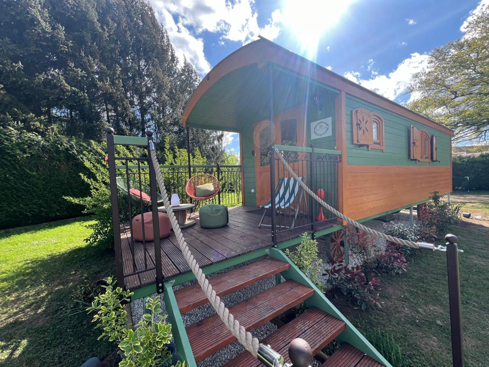 La Roulotte Deluxe De Malpas Bed & Breakfast Quingey ภายนอก รูปภาพ