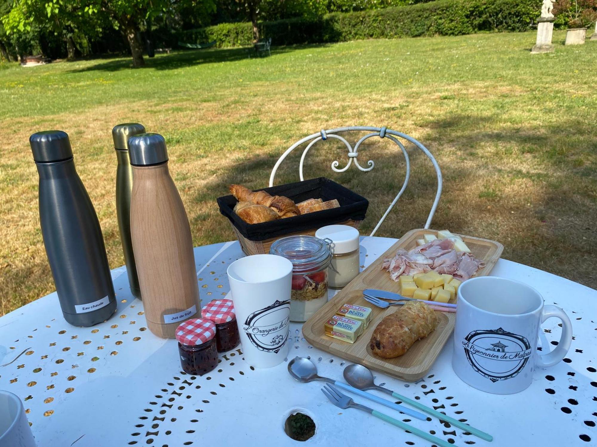 La Roulotte Deluxe De Malpas Bed & Breakfast Quingey ภายนอก รูปภาพ