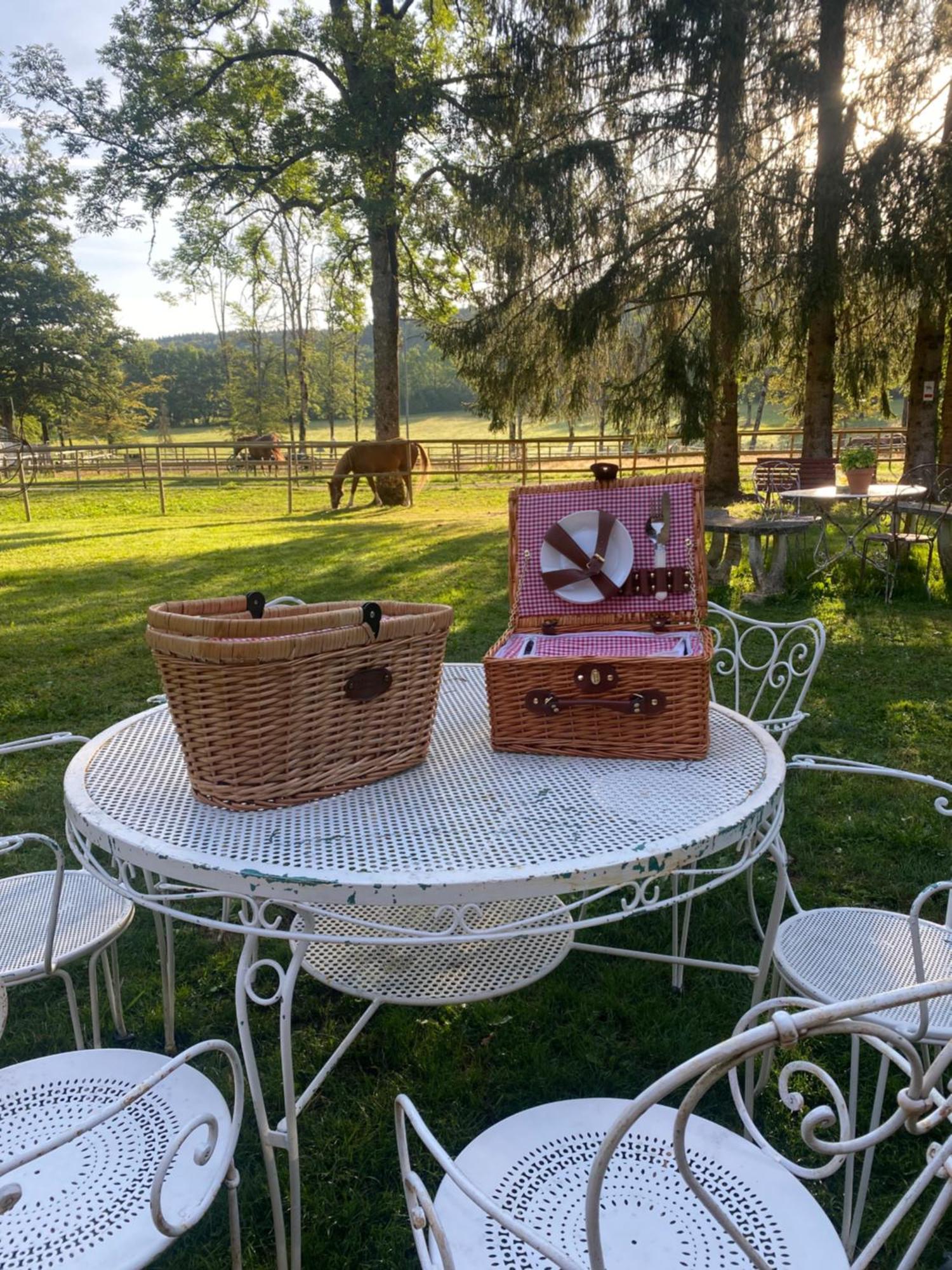 La Roulotte Deluxe De Malpas Bed & Breakfast Quingey ภายนอก รูปภาพ