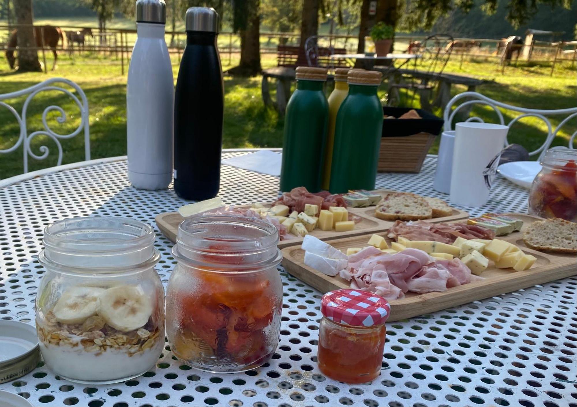 La Roulotte Deluxe De Malpas Bed & Breakfast Quingey ภายนอก รูปภาพ